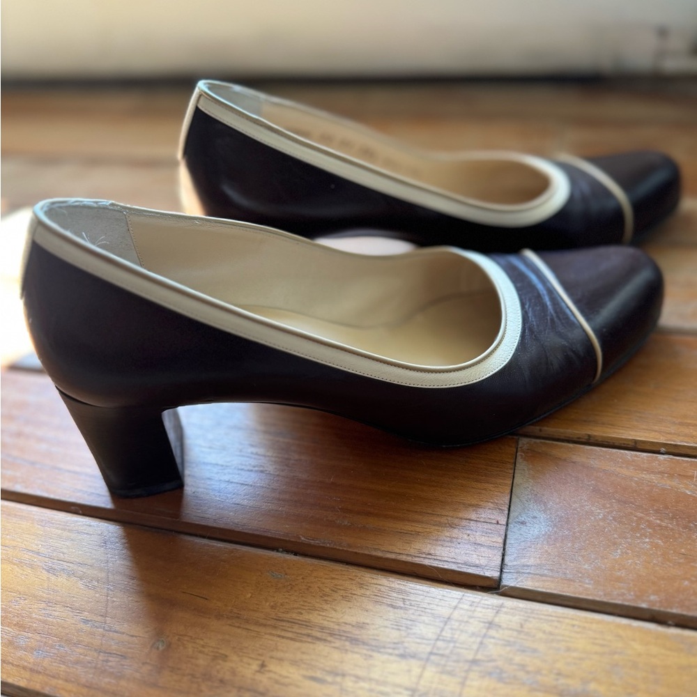 Bally Vintage Brown and Cream Heel Pumps in US 8, Sz 38